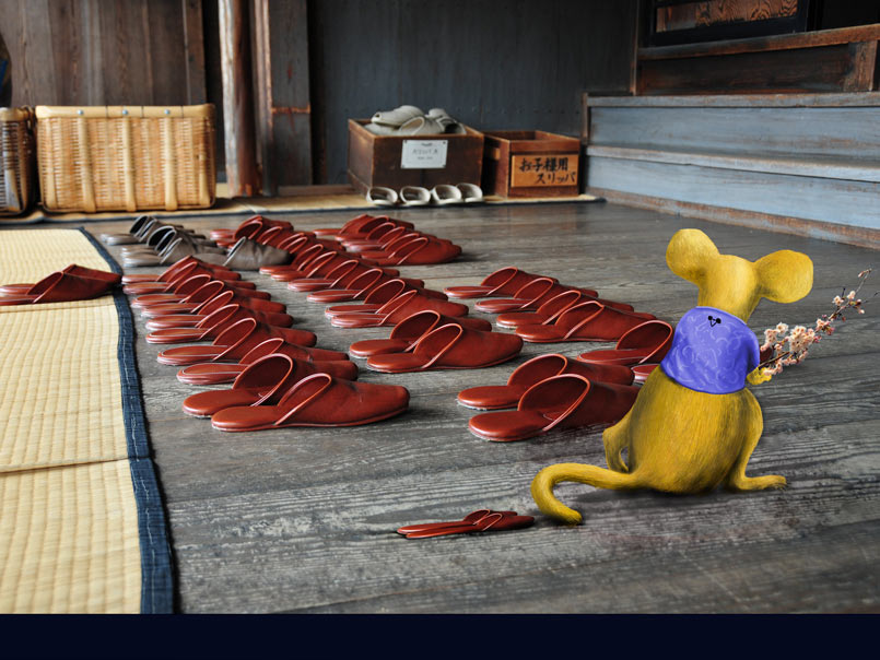 Tommy paying his respects as he enters a Buddhist temple in Kyoto