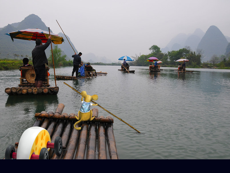 Tommy´s cheese car in a water pedicab on a trip in Guilin